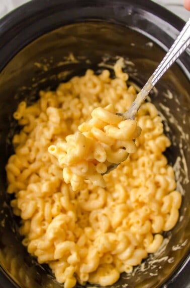 macaroni and cheese cooked in a crock pot