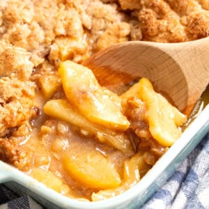 apple crisp recipe in a blue dish