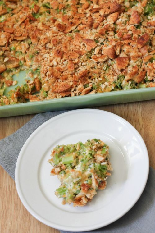 Super easy and only a few ingredients, which makes this Broccoli Casserole the perfect side dish for back to school nights!