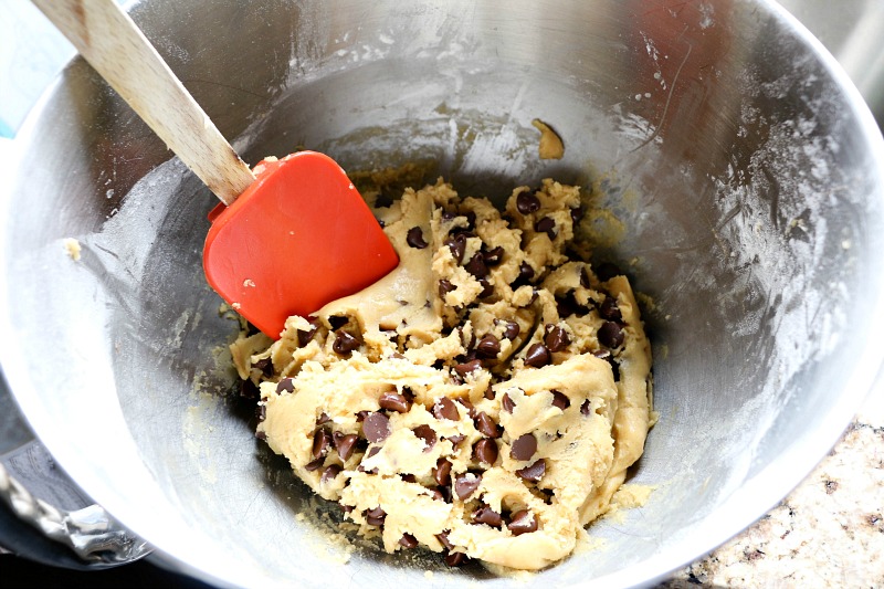 This is THE last Chocolate Chip Cookie recipe you have to try! It makes THE Perfect Chocolate Chip Cookies! 
