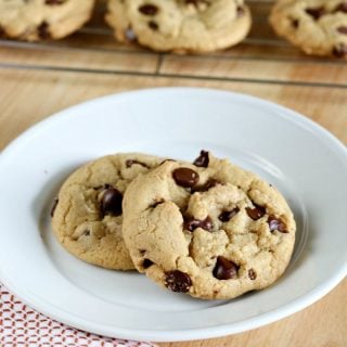 This is THE last Chocolate Chip Cookie recipe you have to try! It make THE Perfect Chocolate Chip Cookies!
