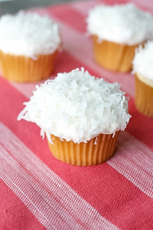 how to make cupcakes with homemade frosting 