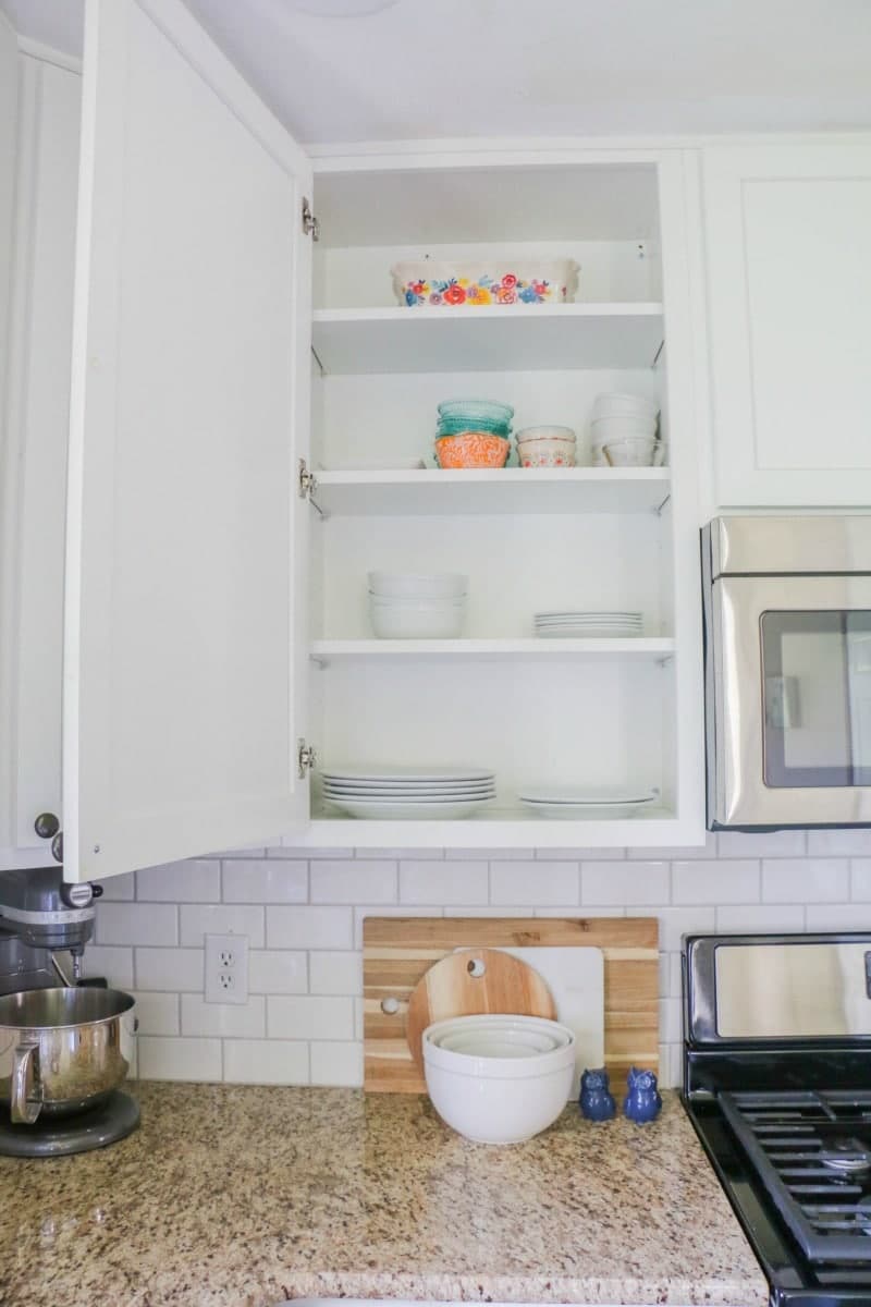 How To Line Your Kitchen Cabinets Easily - All Things Mamma