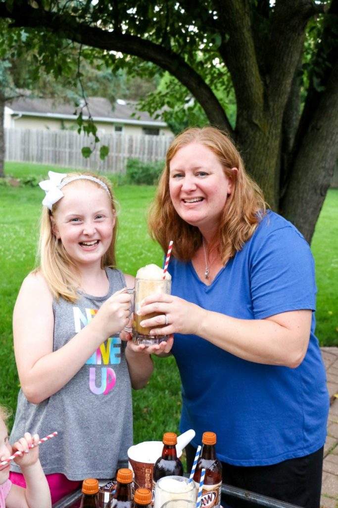 Summer is all about making memories and a great way to do that is with traditions like A&W Root Beer Floats! Check out this easy way to make this treat!