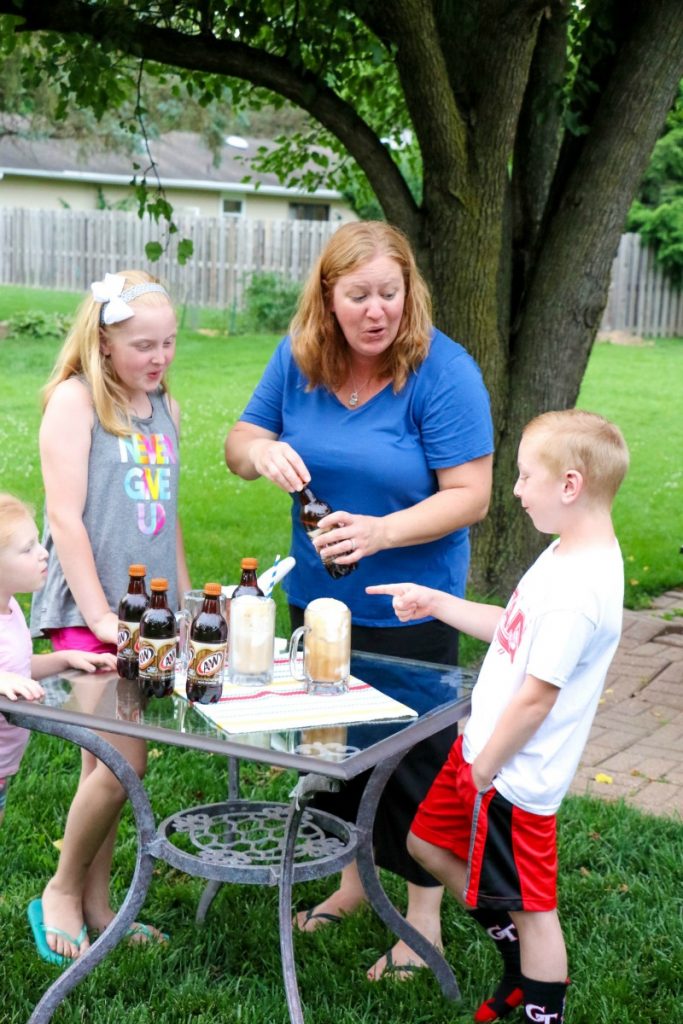 Summer is all about making memories and a great way to do that is with traditions like A&W Root Beer Floats! Check out this easy way to make this treat!