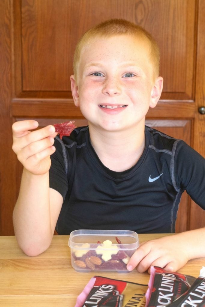  Try these easy to make Protein Packed Snack packs for when your family is on the go to keep them fueled up and ready to go! 