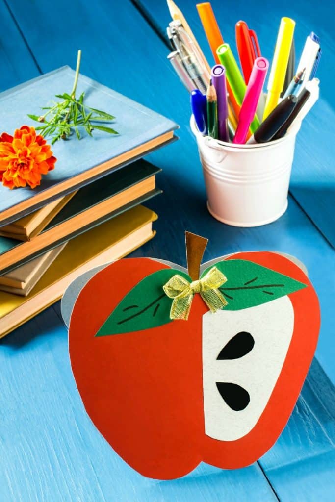 Simple apple craft ideas for kids.