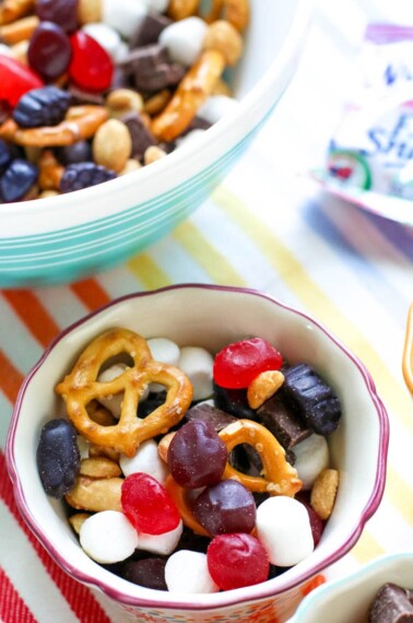 For a delicious snack mix that most every kid will love, mix up this super simple Kid-Pleasing Snack Mix Recipe!