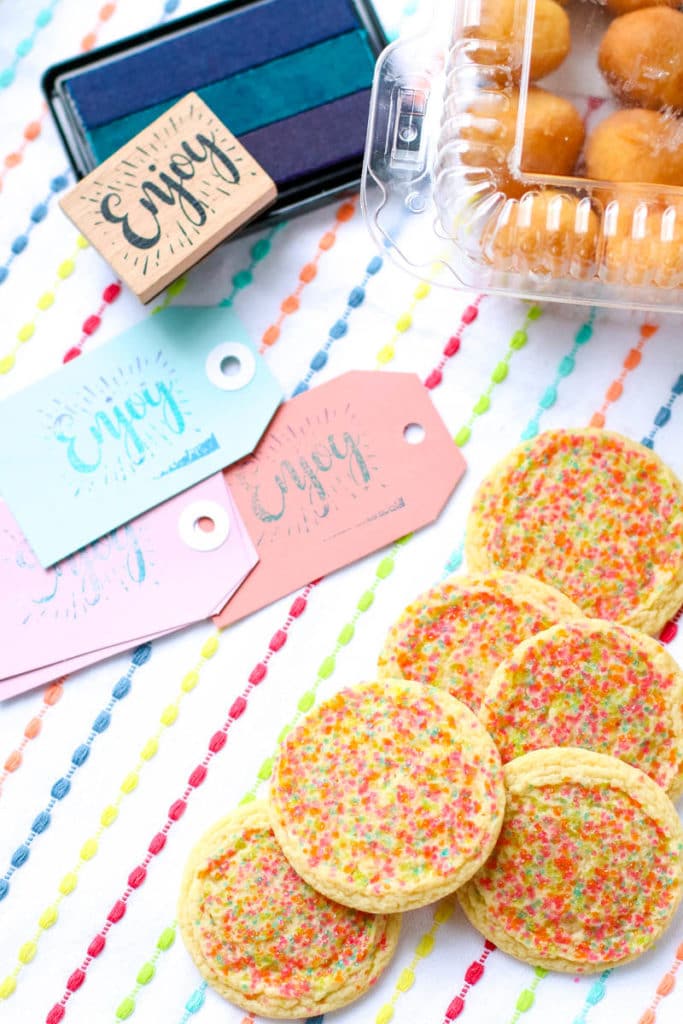 To help ease teachers back into the back to school transition, how about giving them something sweet to start their year off right like this Back To School Gift Idea! 