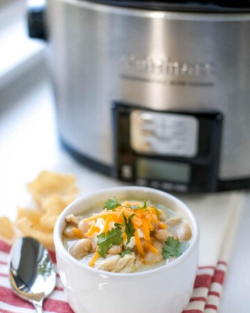 Grab simple slow cooker tips and tricks to get the most out of your crock pot. Slow cookers take the stress out of meal prep for busy moms and families.