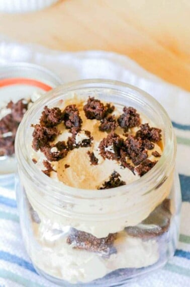 This easy Mocha Brownie Trifle is the perfect easy dessert for all chocolate and coffee lovers! A quick dessert recipe that is to make using instant coffee and a boxed brownie mix!  This easy Mocha Brownie Trifle Recipe has brownies layered with a rich and creamy mocha moose filling.  #trifle #dessert #chocolate #brownies #allthingsmamma | allthingsmamma.com