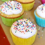 buttercream frosting on cupcakes