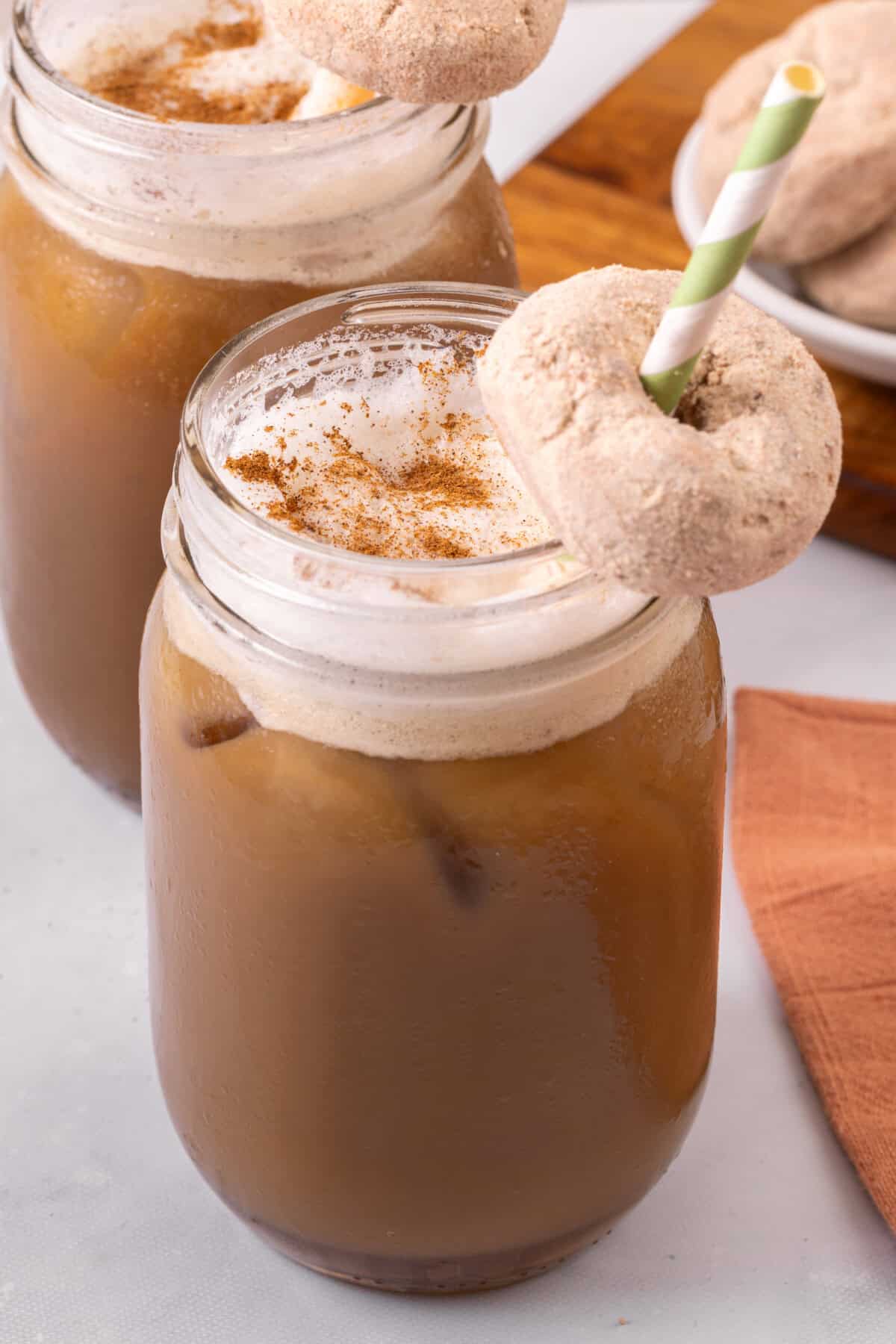 Mason jar with pumpkin spice cold brew coffee.