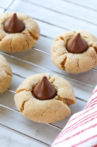 peanut butter kiss cookies on a wire rack.
