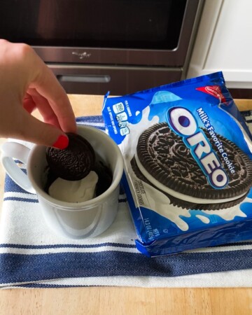 This Viral Oreo Mug Cake Recipe From TikTok is THE BOMB &#038; You Only Need 2-Ingredients!
