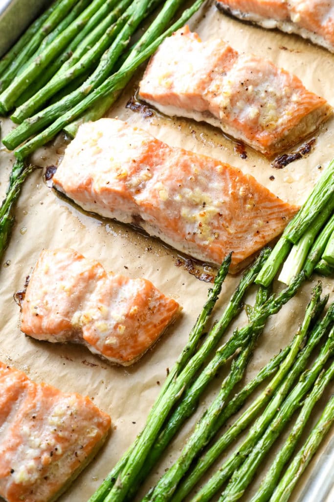 sheet pan salmon recipe with asparagus spears 