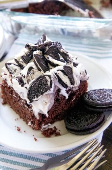 cropped-oreo-poke-cake-13.jpg
