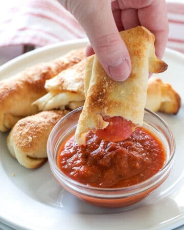 pepperoni and cheese pizza rolls
