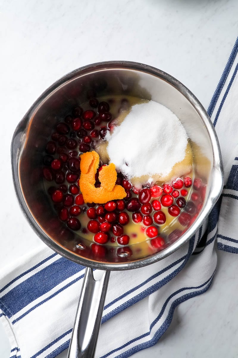 how to make cranberry sauce on the stove over medium-heat