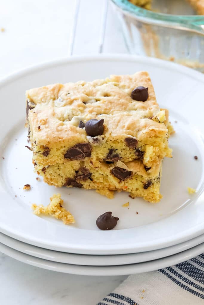 cake mix cookie bars with chocolate chips 