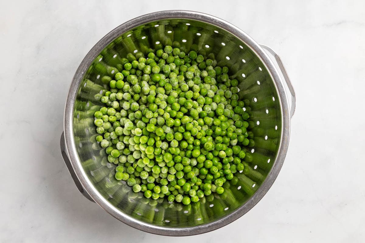The peas in a colander.