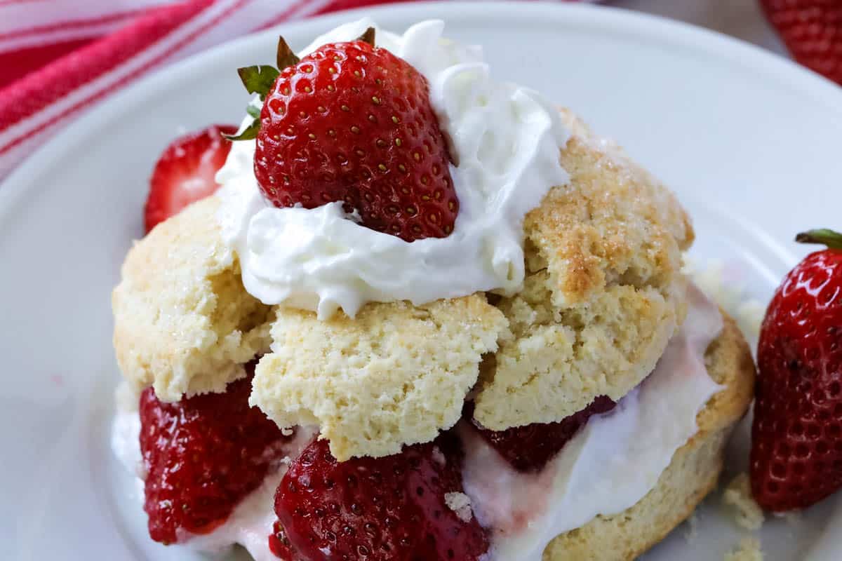 Paula Deen Strawberry Pretzel Dessert Recipe: Irresistibly Sweet and Crunchy Delights