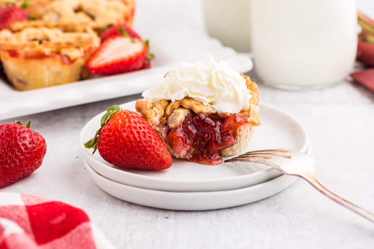 Mini Strawberry Rhubarb Pies All Things Mamma