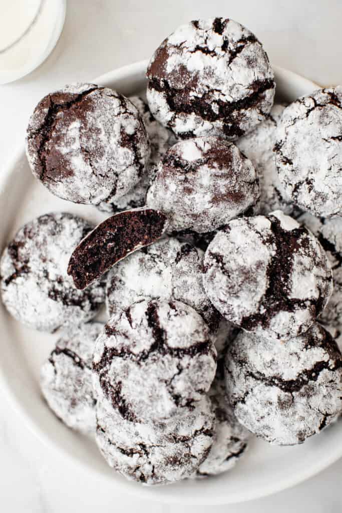 A plate of chocolate crinkle cookies.