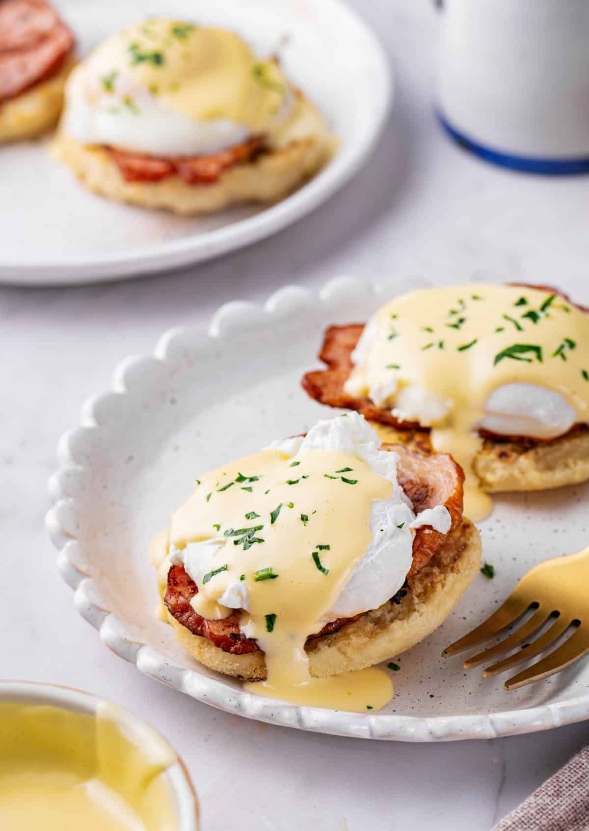 eggs benedict with hollandaise sauce
