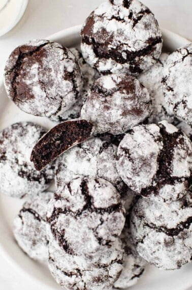 A plate of chocolate crinkle cookies.