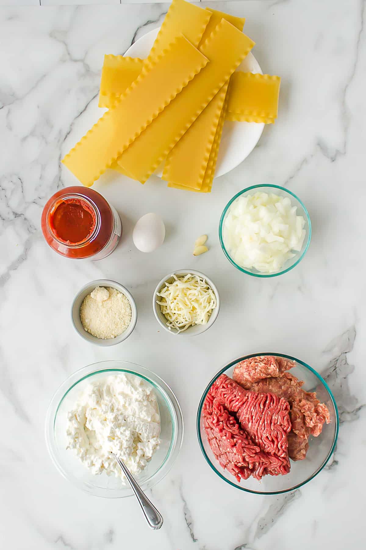 ingredients to make easy meat and ricotta cheese lasagna