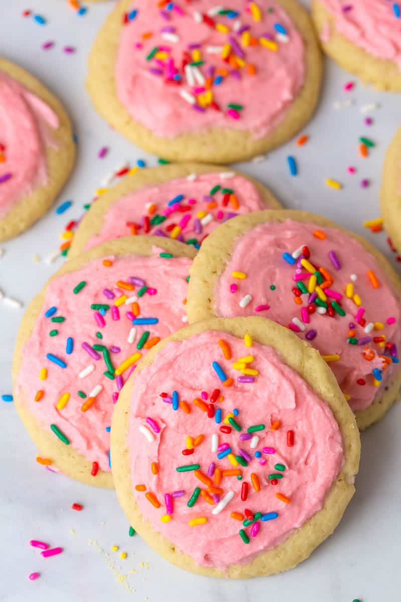 Frosted Sugar Cookies (Lofthouse Copycat!) | All Things Mamma