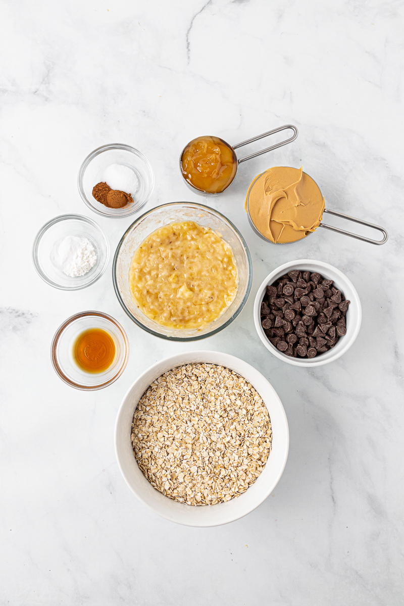 ingredients to make oatmeal banana chocolate chip breakfast cookies