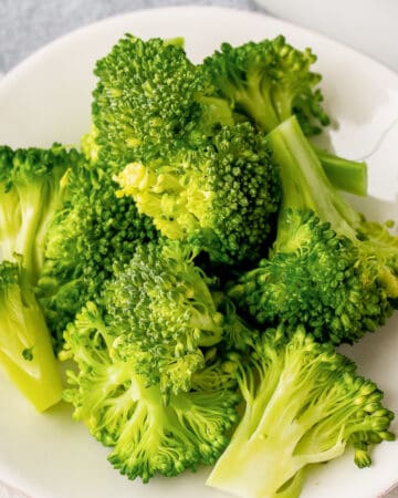 How to Steam Broccoli (Easy Steamed Broccoli Recipe)