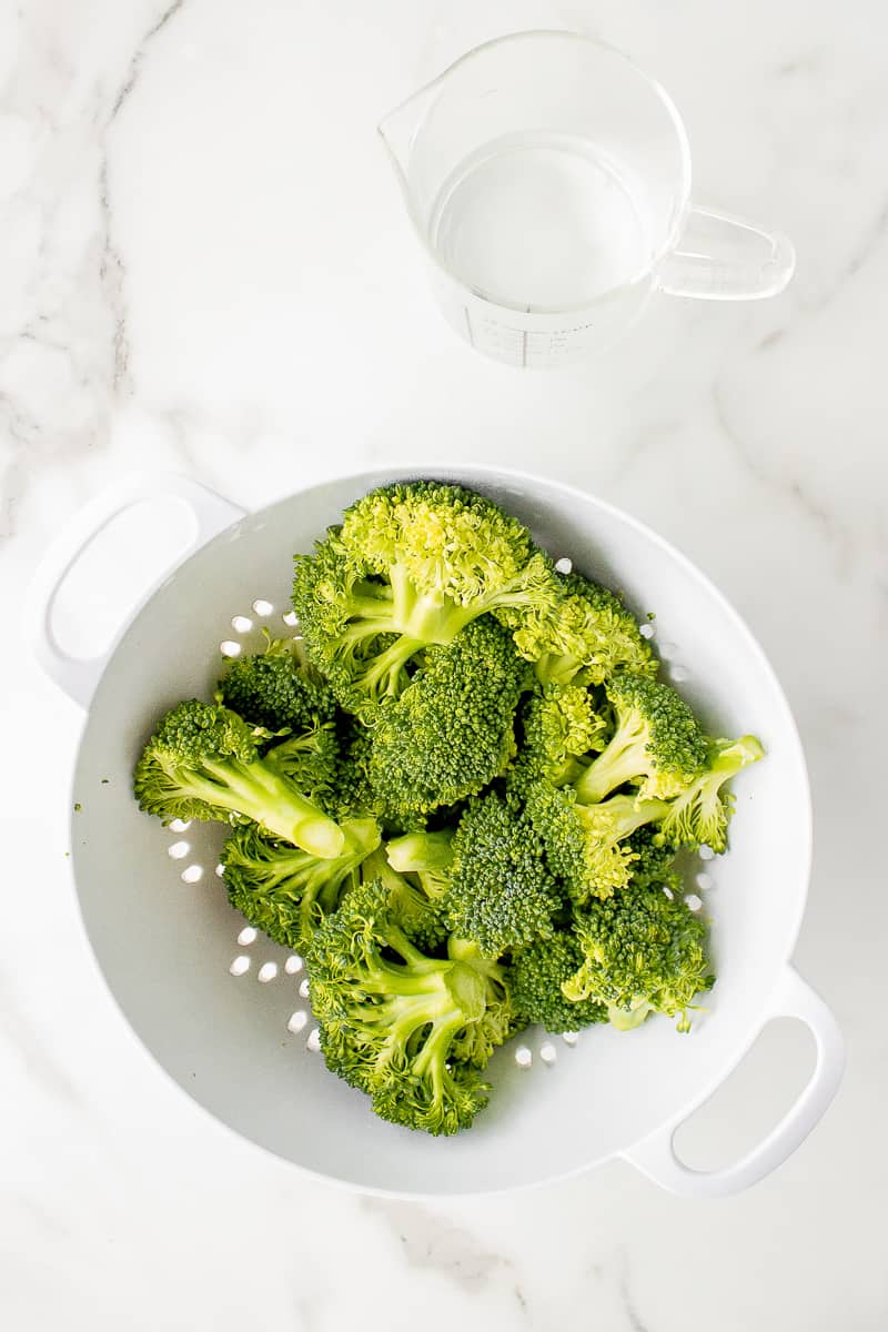 ingredients to make steamed broccoli