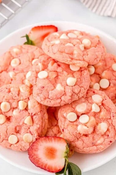 cropped-Strawberry-Cake-Mix-Cookies-1.jpg