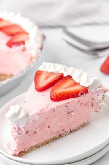 cropped-No-Bake-Strawberry-Jell-O-Pie-5.jpg
