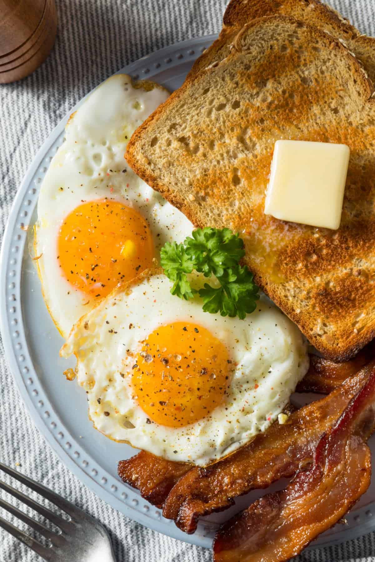 How to Make Perfect Fried Eggs (4 Types) • The Heirloom Pantry