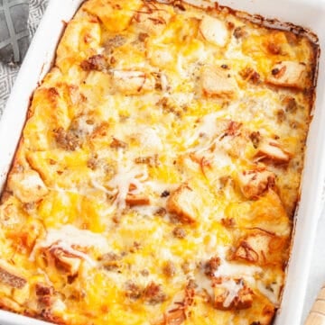 Cheesy Sausage and Egg Breakfast Casserole With Bread