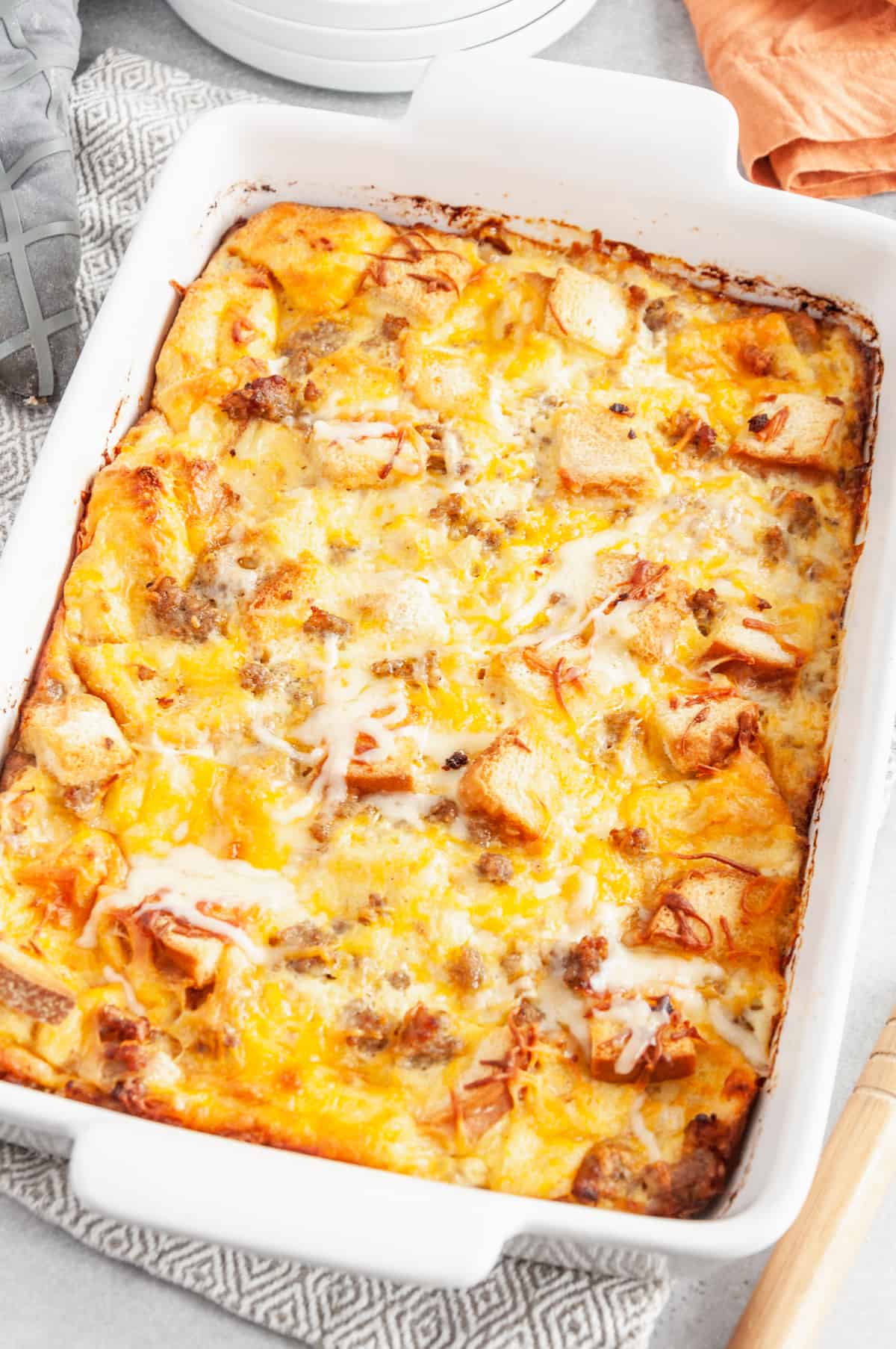 Cheesy Sausage and Egg Breakfast Casserole With Bread