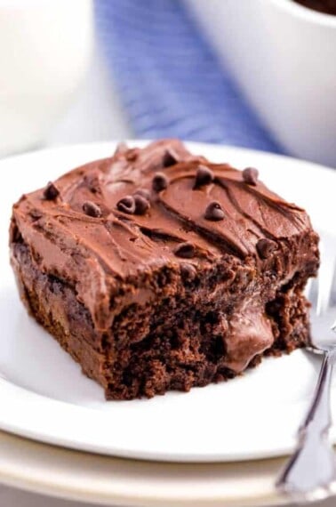cropped-chocolate-poke-cake-hero-04-scaled-1.jpg