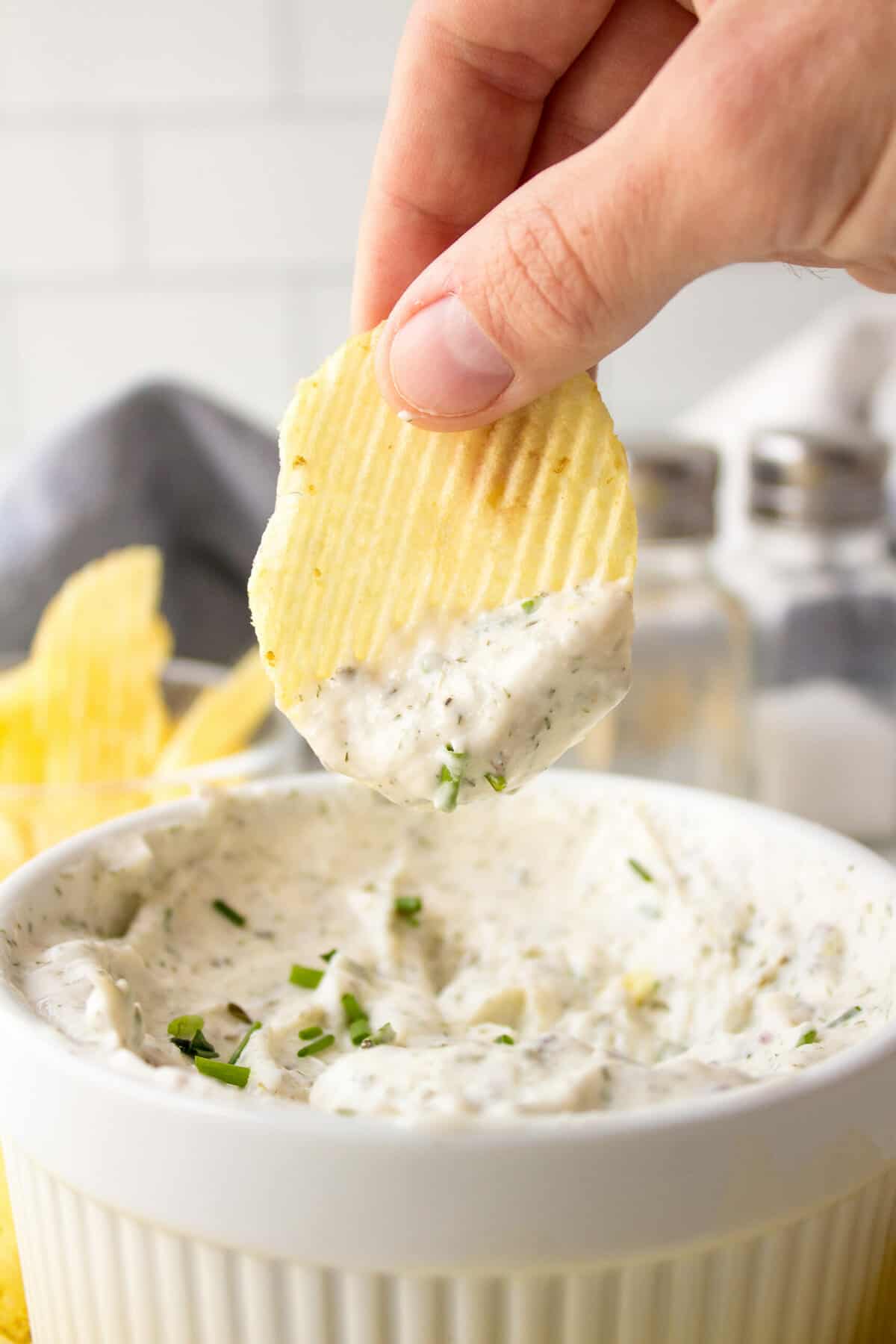 ruffled potato chip with chip dip