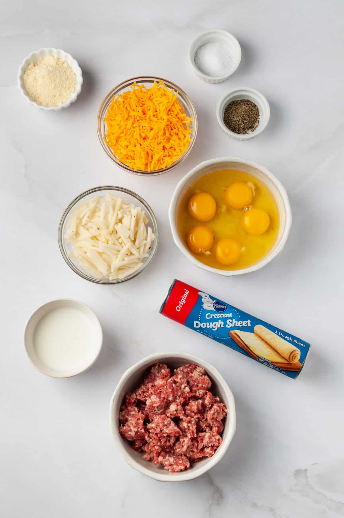 ingredients to make breakfast pizza