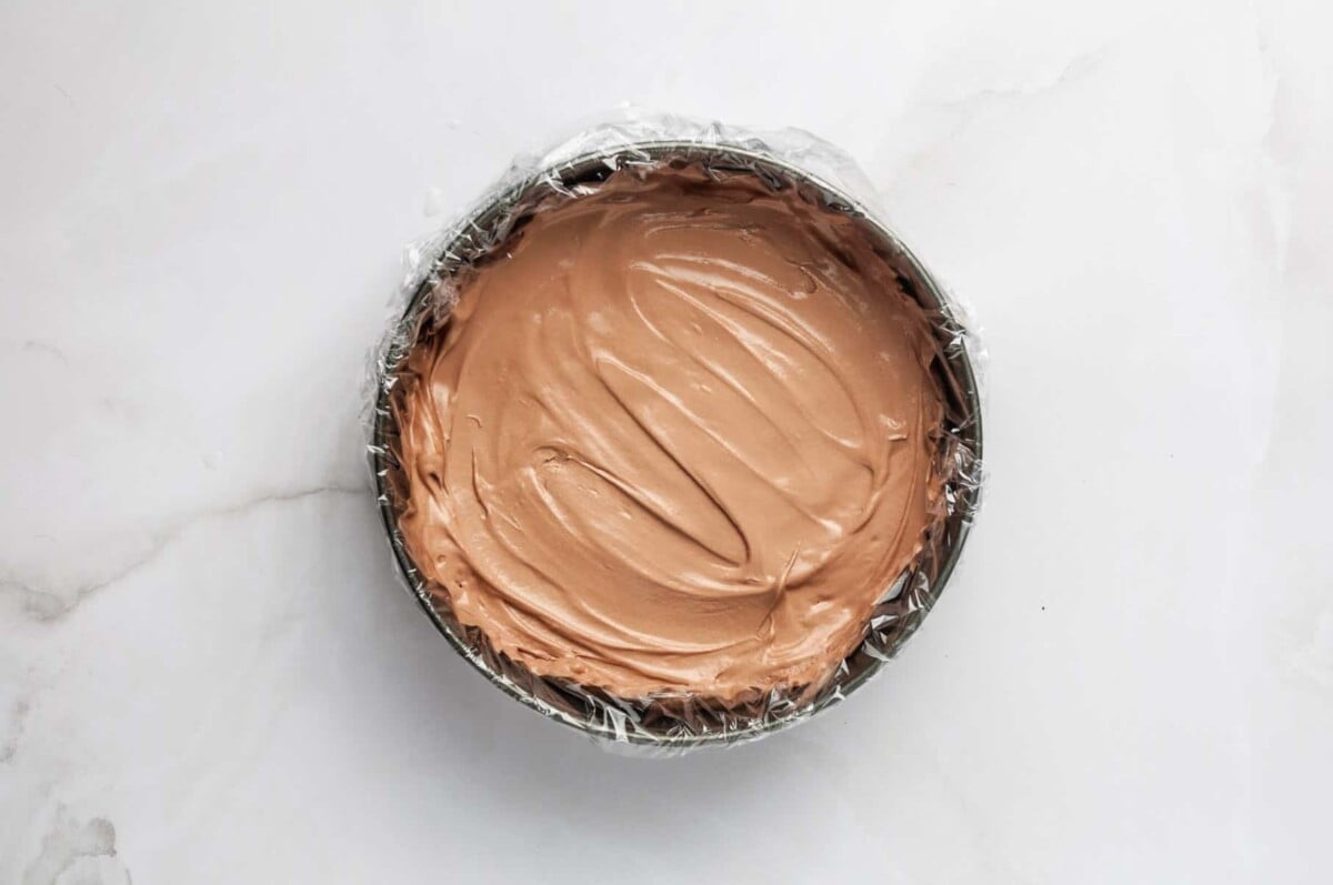 chocolate layer of dairy queen ice cream cake