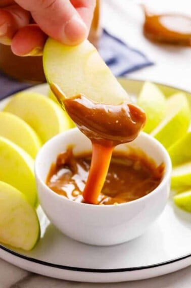 How to Make Caramel Sauce Hero-8
