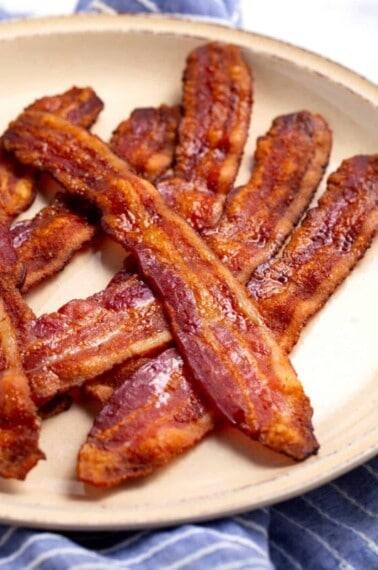 how-to-cook-bacon-in-the-oven-hero-02