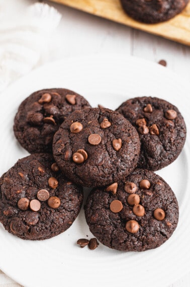 Five double chocolate chip cookies.