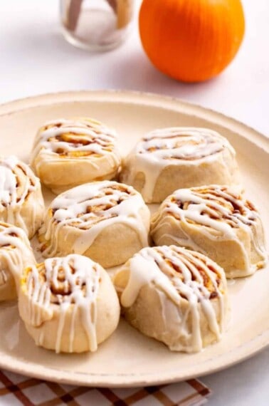 pumpkin-cinnamon-rolls-hero-12
