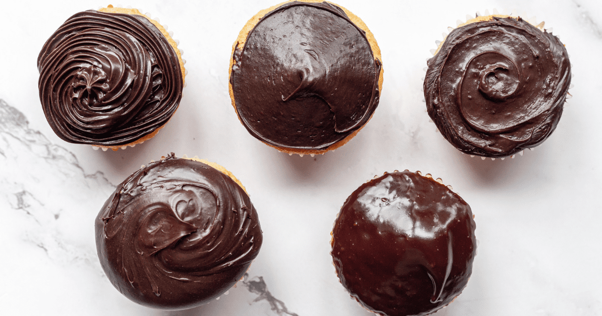 How to Frost Cupcakes Without a Piping Bag All Things Mamma