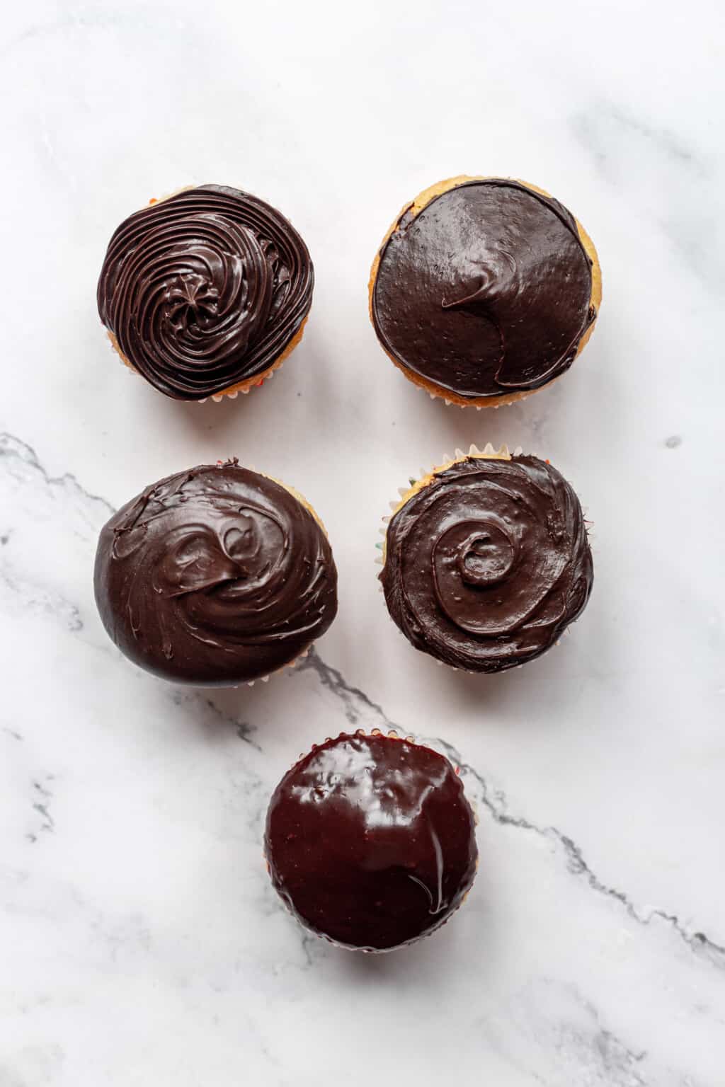 How to Frost Cupcakes Without a Piping Bag All Things Mamma